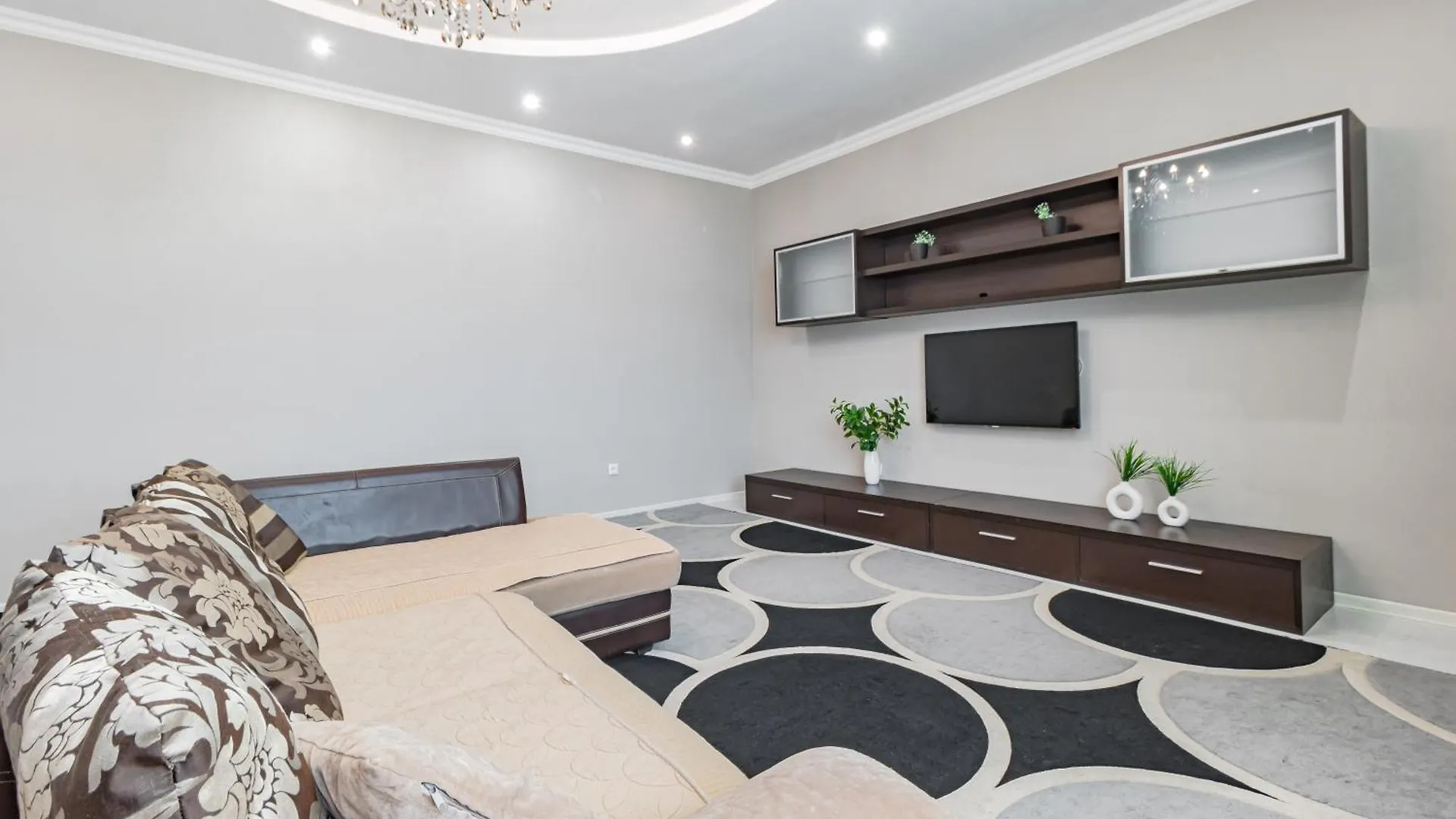 Apartment Spacious Near The Bayterek Monument Nur-Sultan