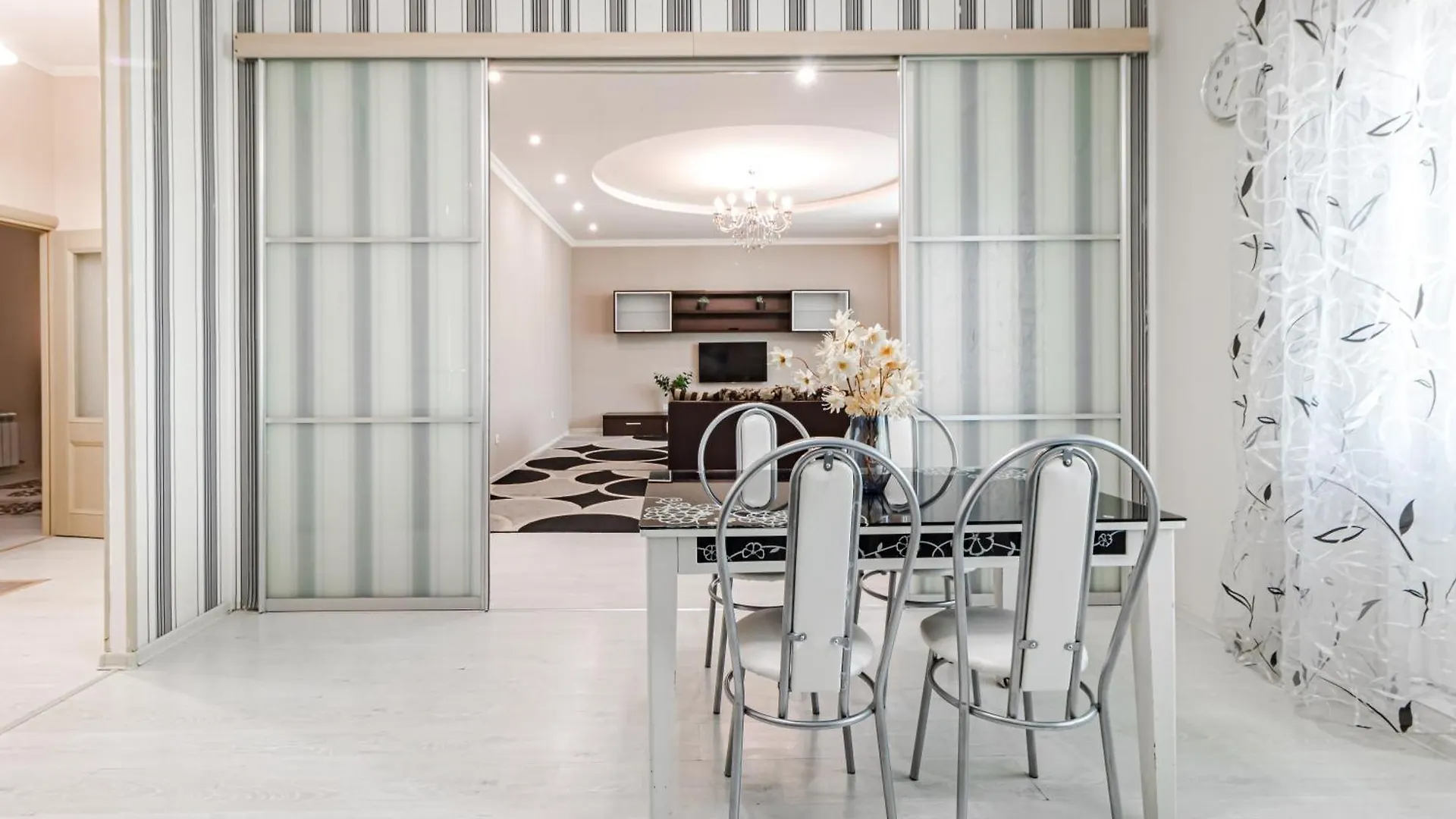 Spacious Near The Bayterek Monument Nur-Sultan  Apartment